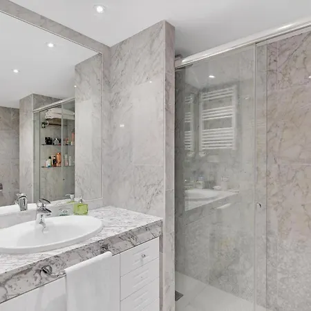 Apartment Modern And Large In The Heart Of Puerto Banus Marbella