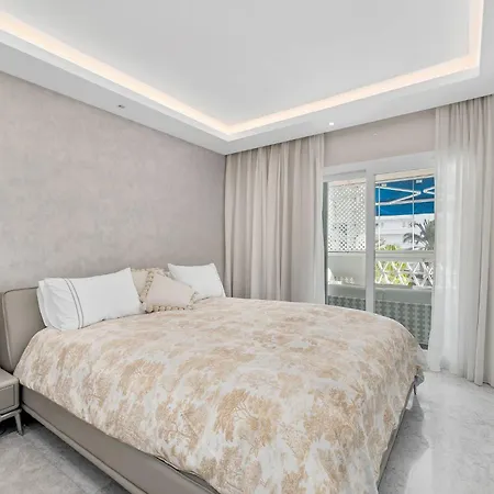 Διαμέρισμα Modern And Large In The Heart Of Puerto Banus *
