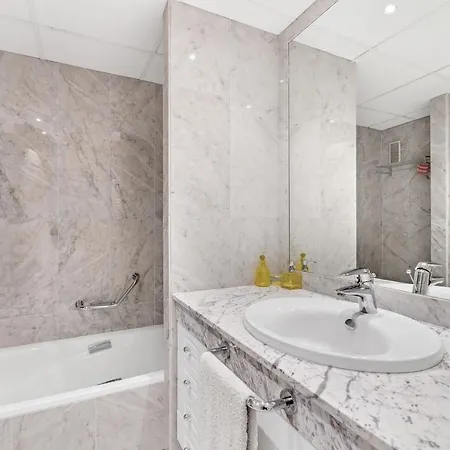 Lejlighed Modern And Large In The Heart Of Puerto Banus Marbella