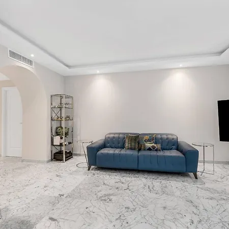 Modern And Large In The Heart Of Puerto Banus アパート