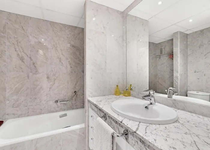 Appartement Modern And Large In The Heart Of Puerto Banus Marbella