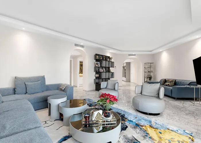 Modern And Large In The Heart Of Puerto Banus * マルベーリャ