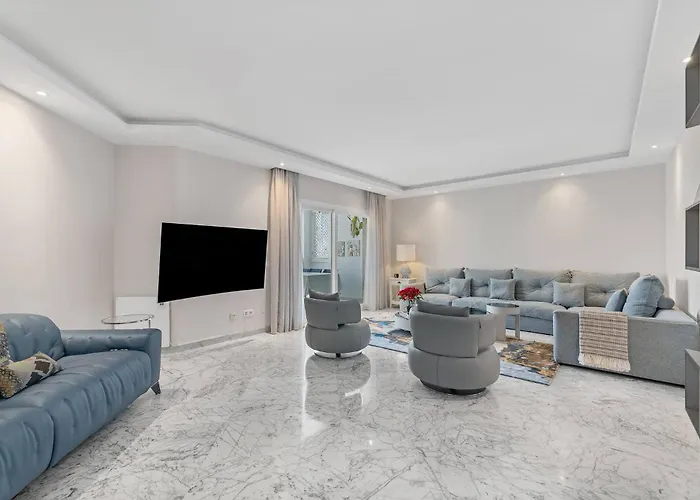アパート Modern And Large In The Heart Of Puerto Banus
