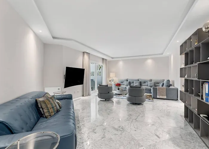 Modern And Large In The Heart Of Puerto Banus アパート マルベーリャ