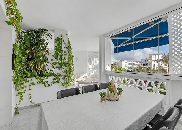 Modern And Large In The Heart Of Puerto Banus * マルベーリャ