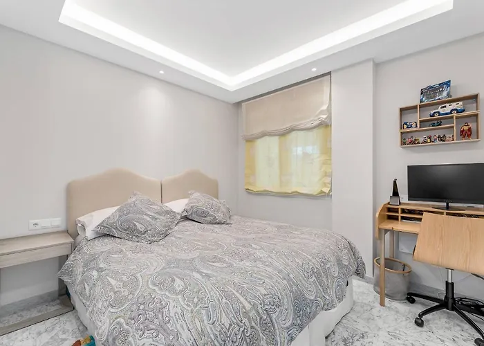 Modern And Large In The Heart Of Puerto Banus アパート マルベーリャ